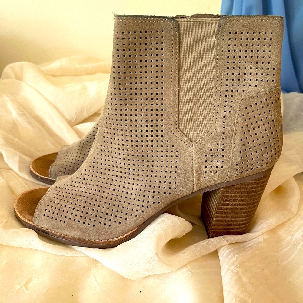 TOMS opened toed eyelet booties